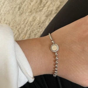 Nytt armband  - Superfint men använder inte silver längre.