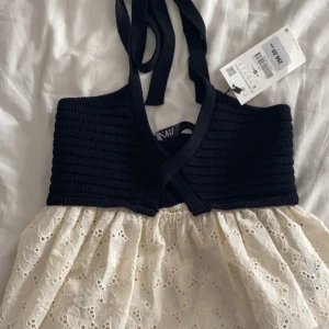 Ny Zara topp🫶 - Säljer denna sjukt snygga zara topp då jag aldrig fått användning för den, helt ny med lapp kvar! Skriv för fler frågor osv!🫶🫶