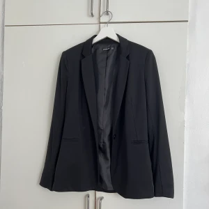 Svart kavaj  - Helt ny kavaj 