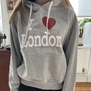 London hoodie - Super mysig o snygg tröja kommer ej t användning❤️ ”lurvig” i luvan