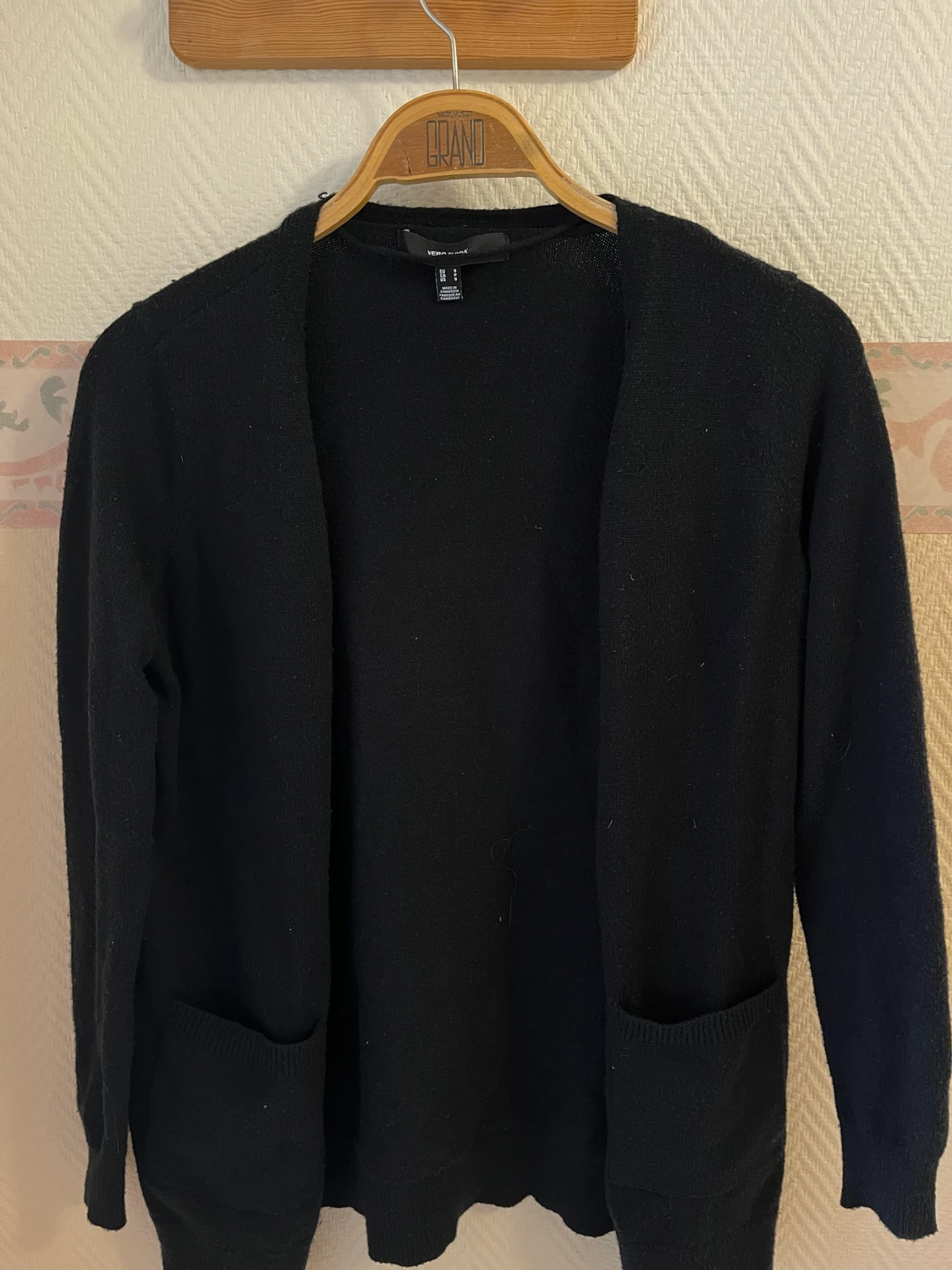 En svart bomulls kofta från Vero Moda