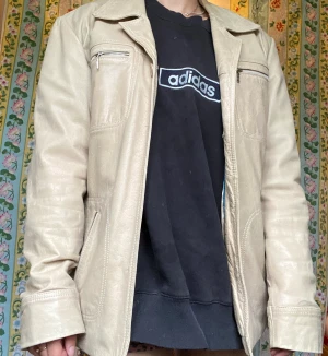 skin jacka - jacka i skin jätte fin men förstorare för mig