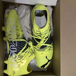 Fotbollsskor  - Fotbollsskor säljs!  Storlek 43-44  Toppskick! 