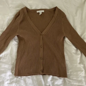 Tröja/kofta - Tröja/kofta, storlek m. Använt endast en gång. 