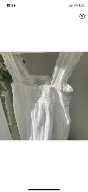 Sommartopp - Säljer min så ina topp då den inte åsar mig som vanligtvis brukar ha M! Utöver de är den som ny 