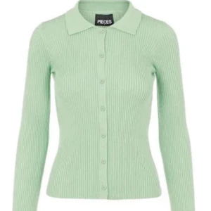 Limegrön tröja  - Mjuk & skön Limegrön tröja i storlek M. Använd en kort stund bara, nyskick.