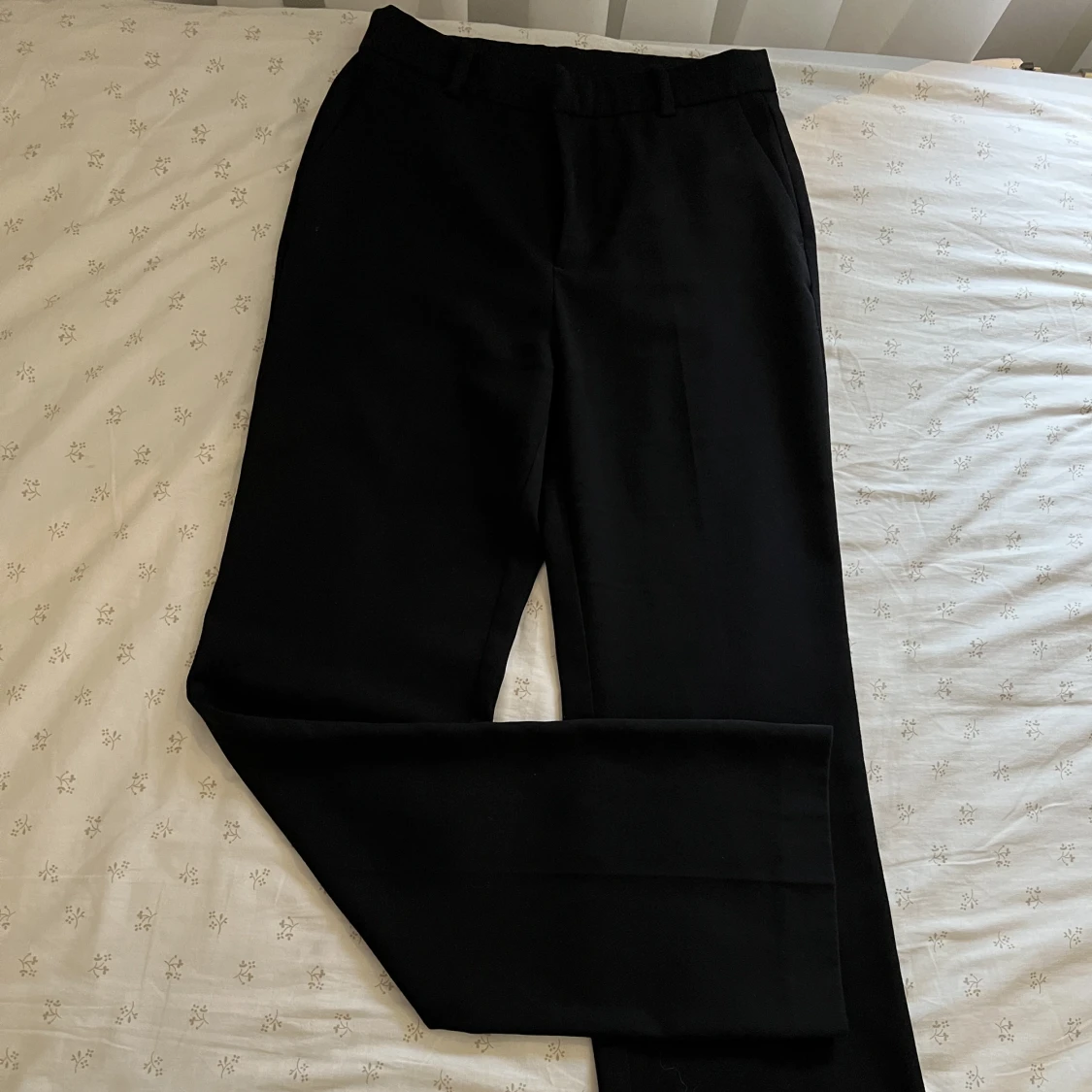 Svarta kostymbyxor 