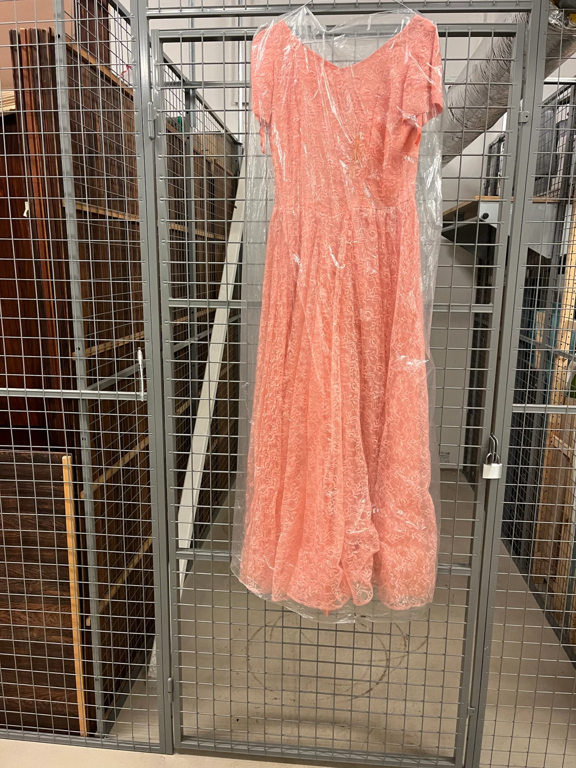 Aprikosfärgad bröllopsklänning 