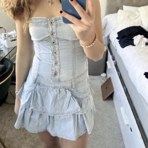 Jeans klänning  - Säljer denna jeans klänning i stlk s💕🤗