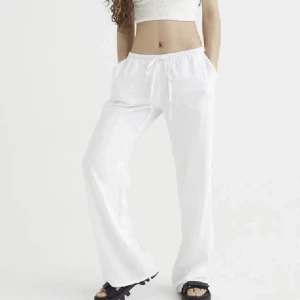 Hm linnebyxor  - Säljer dessa jätte trendiga linnebyxor från hm i storlek S, i bra skick 😊