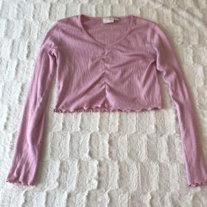 en rosa crop top från Gina tricot. Super söt och perfekt för sommaren. Skriv om du är intresserad 💞passar som en XS