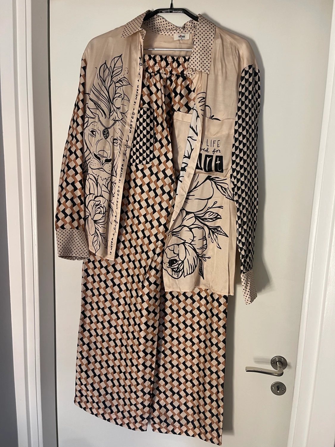 Sett, byxor o skjorta