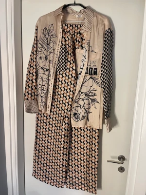 Sett, byxor o skjorta - Aldrig använt, prislappen kvar