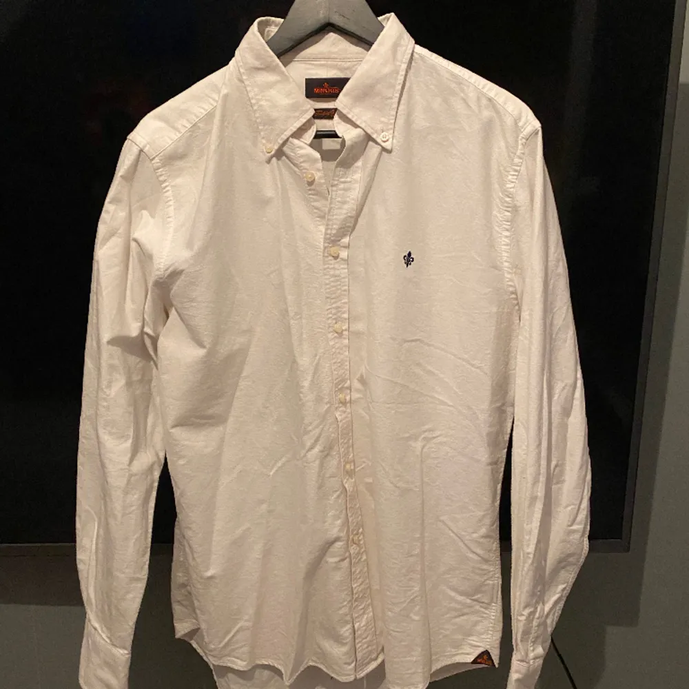 2 st Morris skjortor i storlek L, båda för 650kr eller 350 styck. Skjortor.