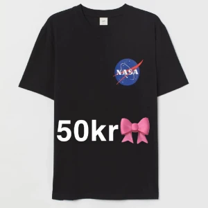 Nasa Tröja - H&M T-shirt med Nasa tryck på fram och baksida 🪐