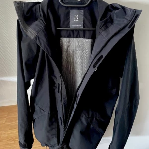 Haglöfs jacka  - Haglöfs jacka till dam men funkar som unisex