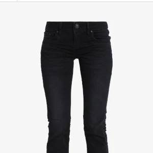 Low rise bootcut jeans från Ltb - Superfina lågmidjade, bootcut jeans. Använt mycket men är i väldigt gott skick. Säljer då de är för korta. Nypris: 799kr 