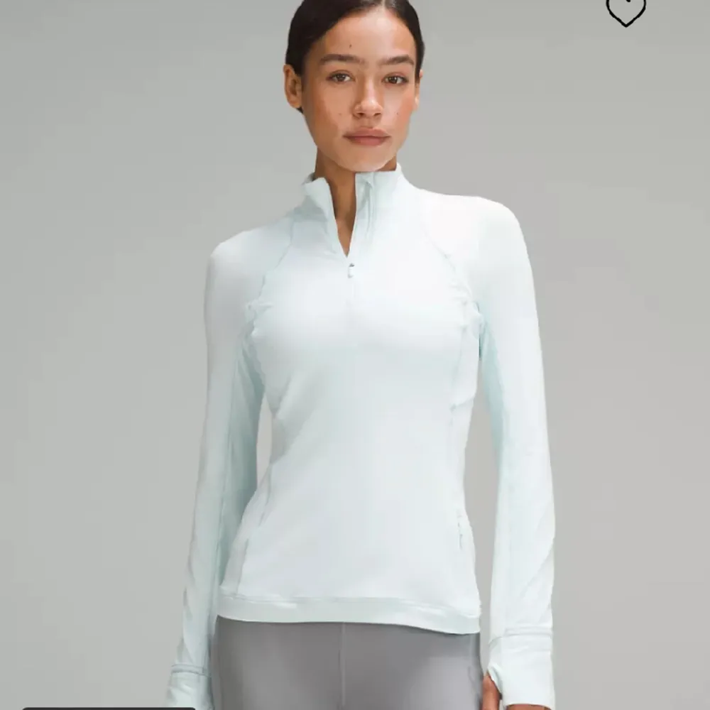 Dupe på Lululemon Half zip up tröja i en ljusblå färg, använd ej köp nu. Hoodies.