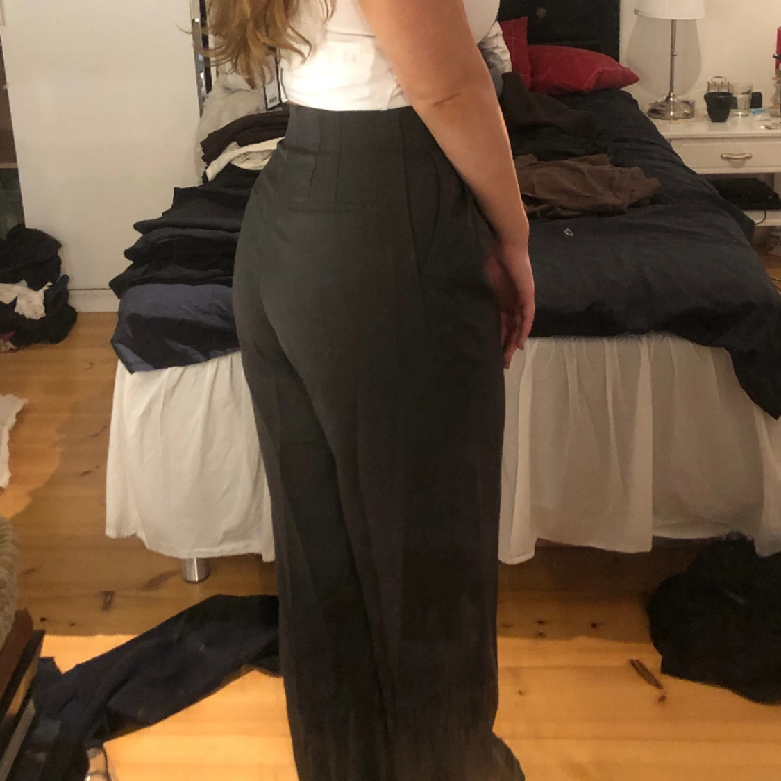 Grå kostymbyxor - 90