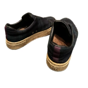 Använda unika Eytys - Säljer mina eytys, väl anvönda 🩷supersnygga och unika i rutigt mönster 