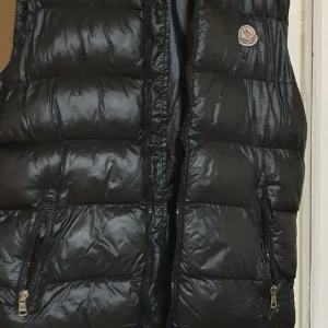 Mocler väst  - Nyskick