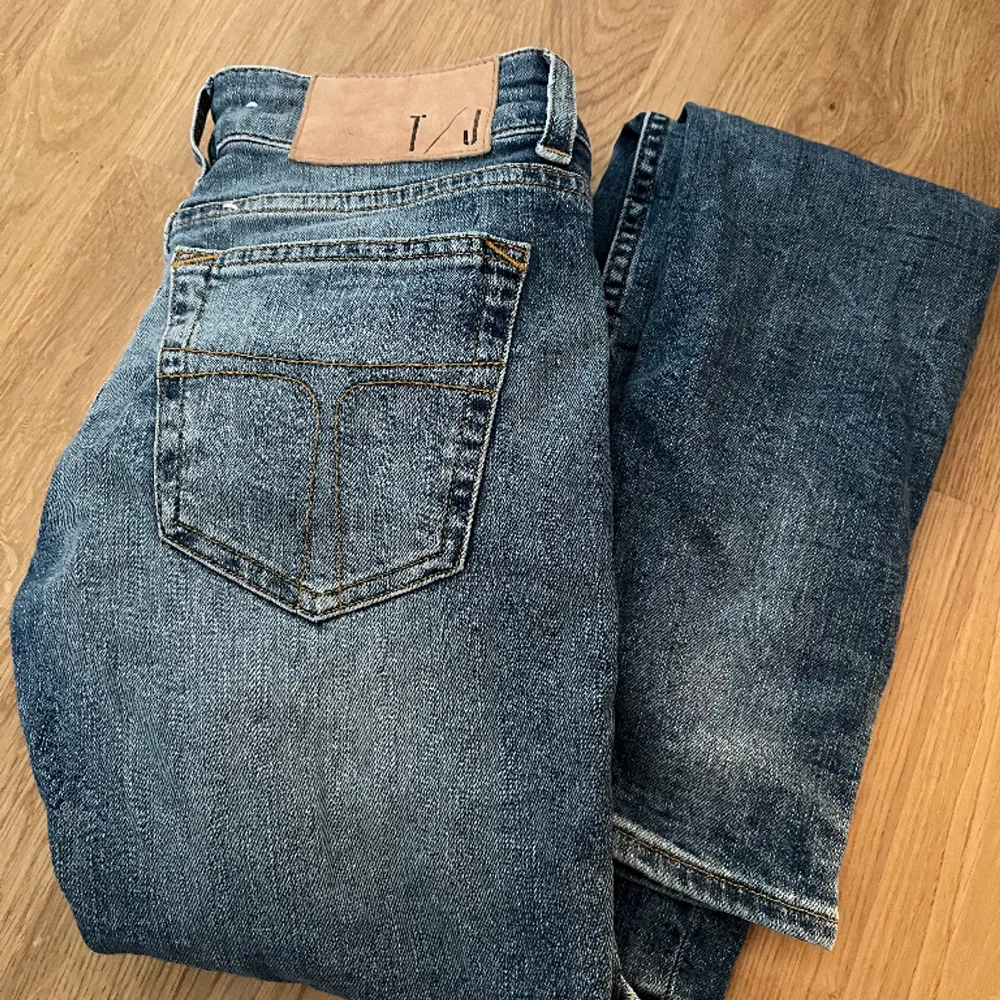Helt oanvända Tiger of Sweden jeans storlek 26/34 Endast testade men var fel storlek. Jeans & Byxor.