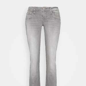 Hej säljer dessa gråa populära ltb jeans på grund utav fel storlek, skriv för fler bilder💖