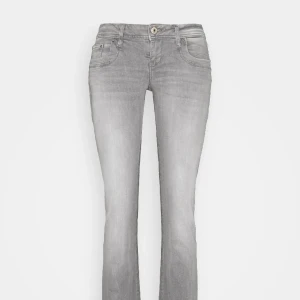 Gråa Ltb jeans  - Hej säljer dessa gråa populära ltb jeans på grund utav fel storlek, skriv för fler bilder💖