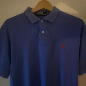 RALPH LAUREN PIKE - säljer nu min ralph lauren pike eftersom jag tröttnat på den den går ny pris för runt 900kr men jag säljer den för 250kr. Skriv om ni har frågor eller vill ha fler bilder så löser vi👍