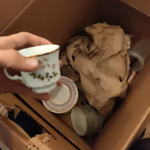 Linnea Borealis  - Linnea Borealis Smålands Koppar o fat. 12st små koppar till 12 små fat. 10 st tallrikar.