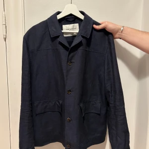 These Glory days overshirt - En overshirt eller kavaj overshirt från These Glory Days. Funkar utmärkt till att ha över en kostym eller som vanlig overshirt. 