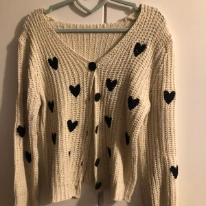 Stickad kofta  - Strl M/L tror ja, kliar inte