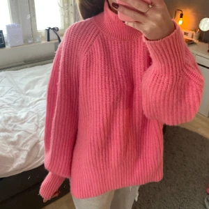 Lxa-tröja - Säljer denna så sköna tröja från lxa the label- Linn ahlborg. Älskar den men kommer tyvärr inte till användning längre🌟postar endast