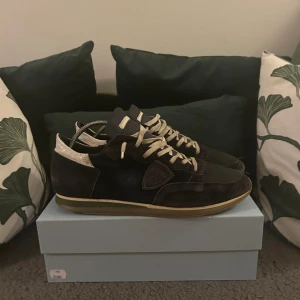 Philip model skot - Philip model skor i helt ok skick  Vid fler frågor är de bara att skriva