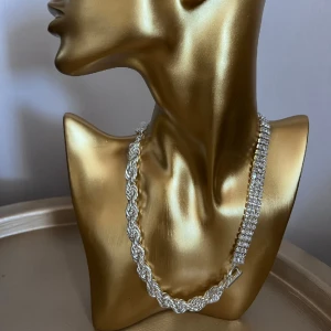 Halsband  - Superfin halsband kan även användas som armband 