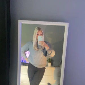 Stickad tröja - Super fin blå stickad tröja💗