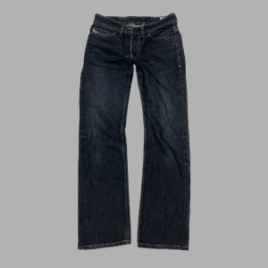 Vintage diesel jeans - Så snygga vintage diesel jeans! 😍 midjemåttet: 41cm tvärsöver innerbenslängd: 81cm PS; KOLLA IGENOM MITT KONTO NI KOMMER HITTA MÅNGA Y2K OCH VINTAGE PLAGG 