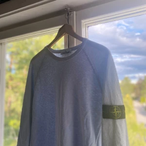 Stone Island tröja - Hej, säljer min stone iland tröja storlek L eftersom jag ej använder längre. Använd några få gånger och är i mycket bra skick🤠