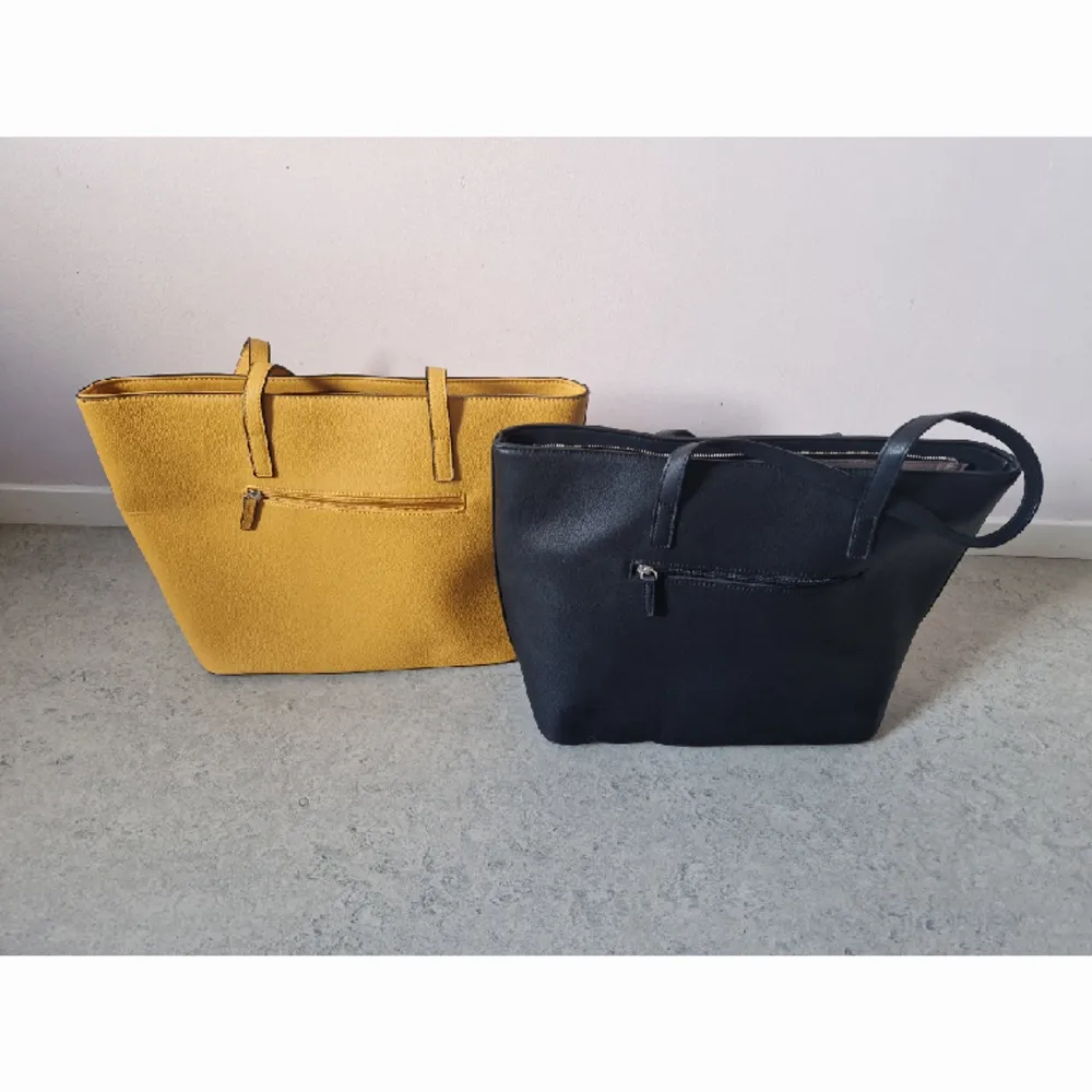 Två helt nya Don Donna väskor som aldrig använts, rymmer mycket och har flera fack.                              300 kr för varje väska. Väskor.