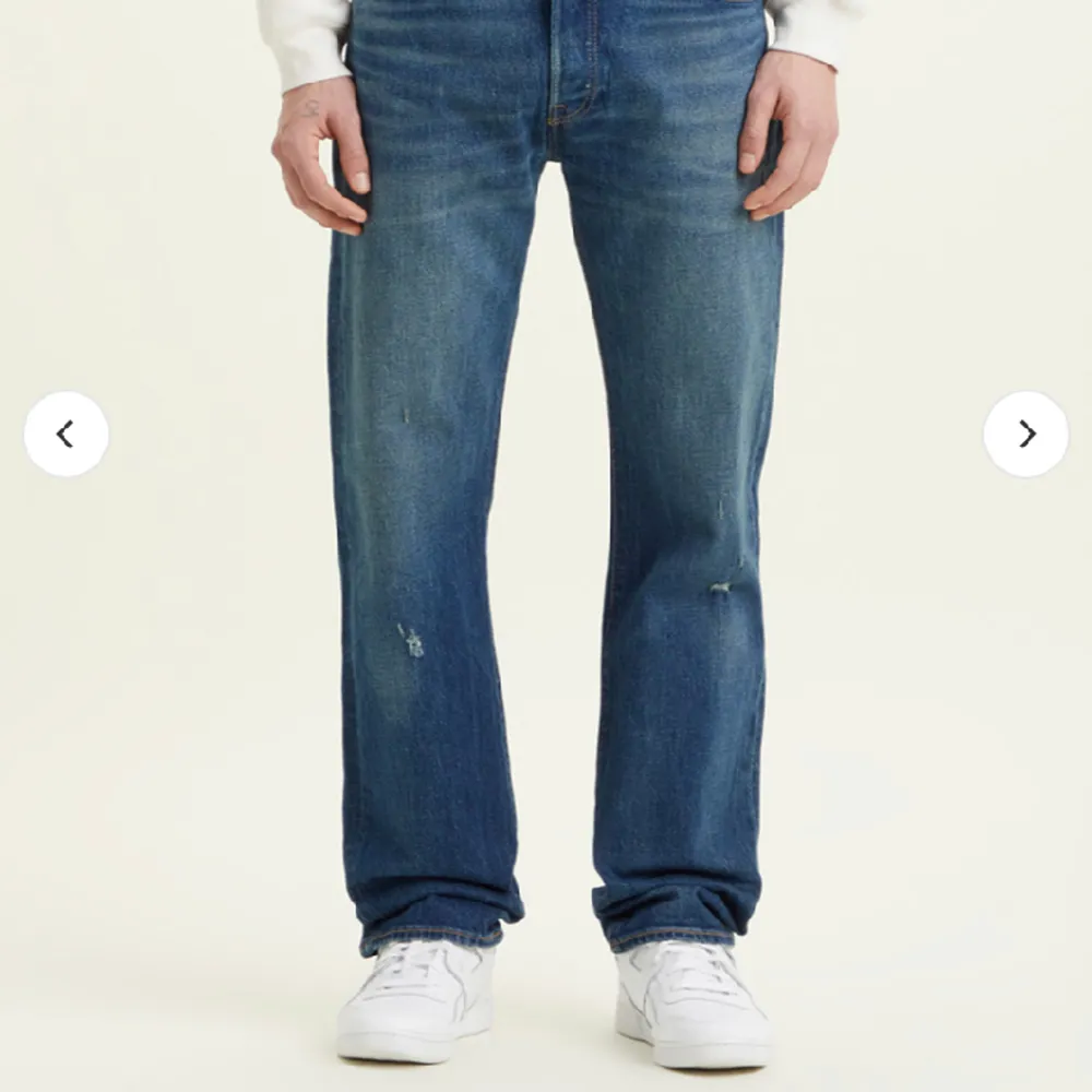 Jätte snygga baggy jeans ifrån levis, helt nya och aldrig använda eftersom jag råkade beställa 2 st likadana. Kom privat för fler bilder . Jeans & Byxor.