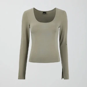 Ljusgrön långärmad topp - Säljer denna snygga oanvända ljusgröna topp, då den var för liten storlek när jag köpte den💘⚡️🤩det var lite mörkt när jag tog min bild men den är samma färg som på gina modellen!