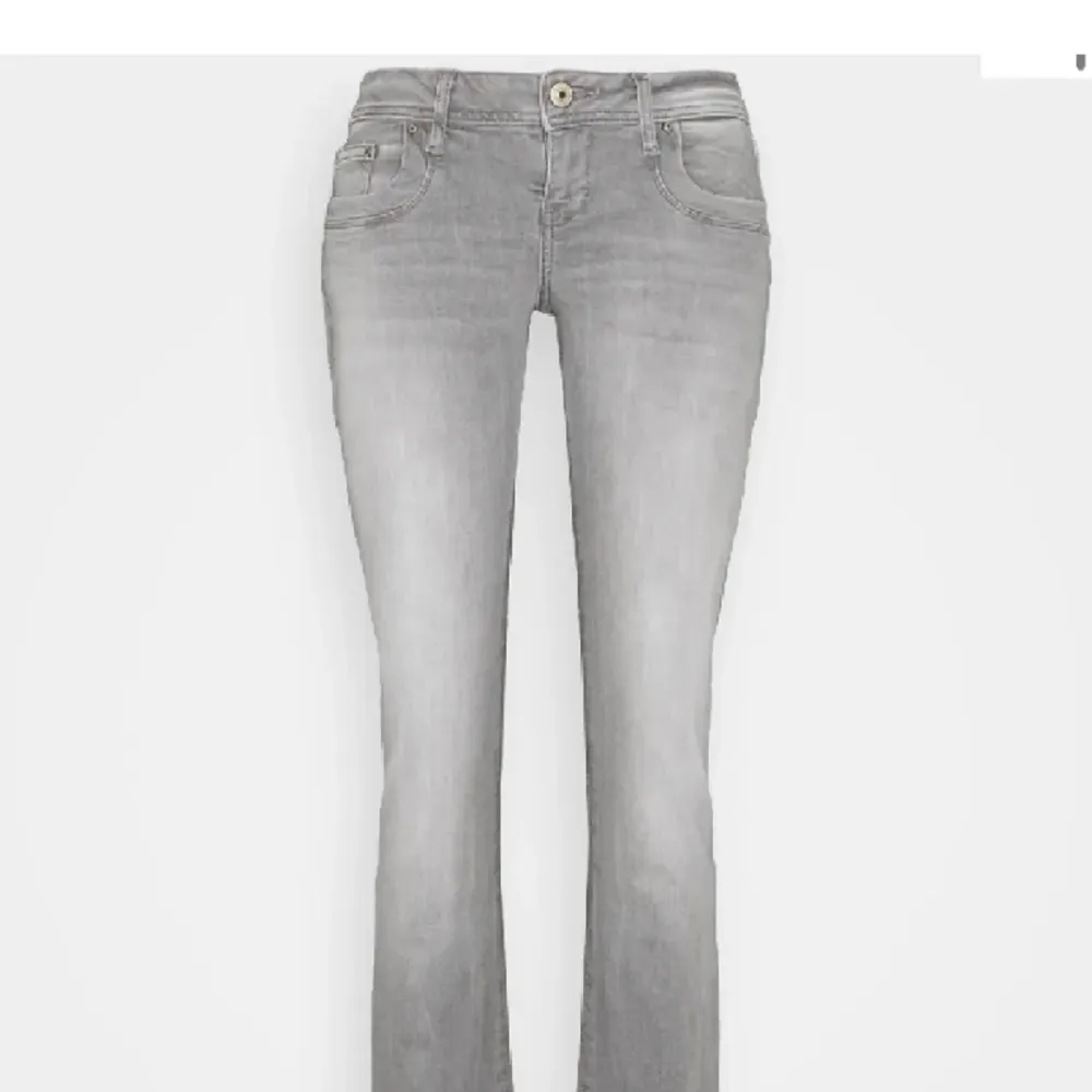 Säljer dess skit snygga gråa ltb jeansen som är helt slutsålda, eftersom de inte kommer ull användning💗. Jeans & Byxor.
