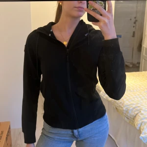 Icaniwill tröja - Nästan helt ny icaniwill träningströja! Perfekt till promenader eller springturer!!