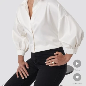 Satin blus - Jättefin oanvänd satin blus från NA-KD