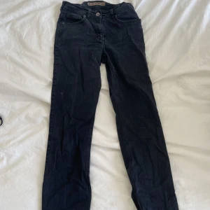 Lågmidjade jeans - Lågmidjade jeans som passar xs till en mindre s