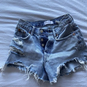 Shorts från Zara❤️ - Skit snygga shorts från Zara som är försmå, knappt använda på grund av att de har varit försmå💗Använd gärna köp nu!