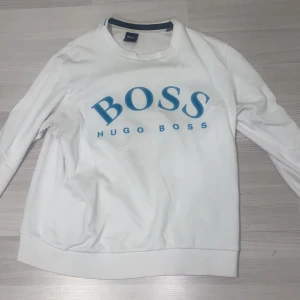 Hugo boss tröja - Hugo boss, tröja. Ny skick. Fräsch knappt använd. Priset kan diskuteras vid snabbaffär hör av er 