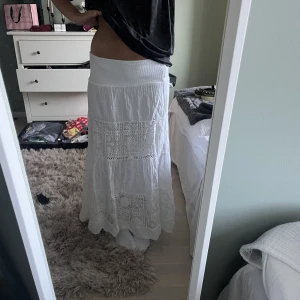 Lång kjol - Jätte fin lång kjol till sommaren!! Helt oanvänd!! Skriv om ni undrar något eller är intresserade💕