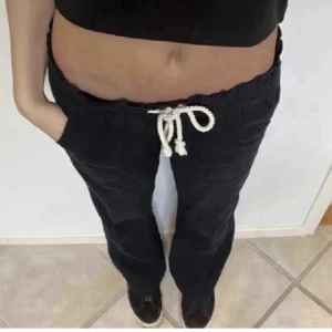 Roxy linnebyxor  - Intressekoll! Testar lägga ut mina svarta linnebyxor i strl. S.. De är endast testade då de inte passade mig så bra!💗 budgivning vid flera intresserade!