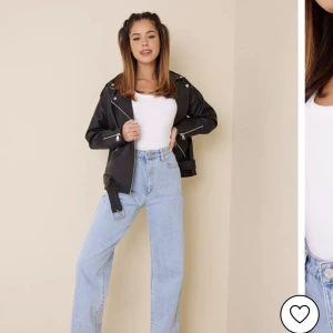 Skinnjacka  - Hej! Säljer nu min snygga skinnjacka från missguided som är köpt på Nelly. Den är i mycket fint skick och har inga defekter. Modellen är lite oversized men jackan skulle nog passa en storlek Xs-M. Köpt för 500 kr. Hör av er om ni har några frågor🥰